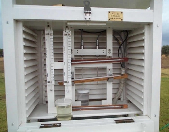 An open Stevenson screen showing the instruments it houses. Image by Hubhomedesign.