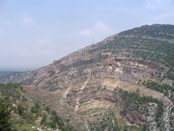 Real life anticline in Lebanon. Image via MediaWiki.